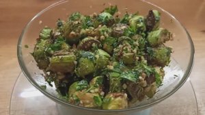 Жареные кабачки в ореховой заправке - хрустящий и ароматный салат.