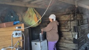 масло бежит из сепаратора/готовится колбаска/ погода теплая