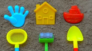 Играем в детской песочнице с разноцветными формочками для малышей  | Учим цвета и цифры |  мультик