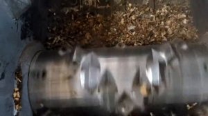 Шредер. Утилизация отходов  розовых листьев