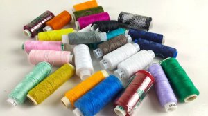 Теперь храню нитки по-новому. Смастерила удобную вещь для их аккуратного хранения