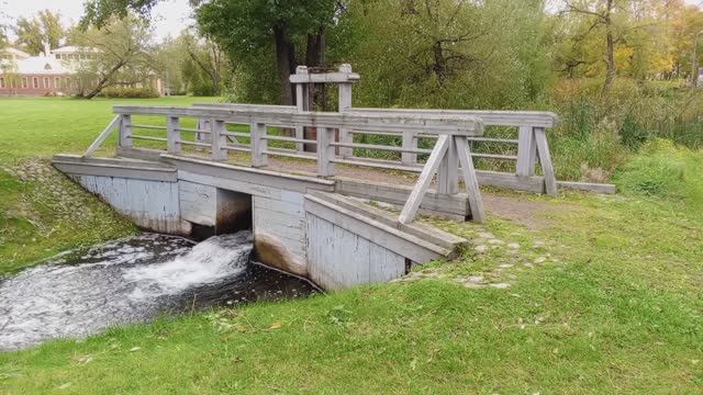 Санкт-Петербург, Петергоф  . Лебяжий пруд. Парк Александрия.