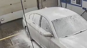 Ничего необычного, просто короткая запись с камеры автомойки в Красноярске