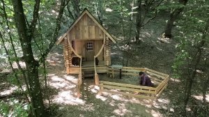 Строю дом из брёвен и камня в лесу. Ужин после работы на природе. Бушкрафт