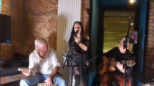 "Поет любовь"