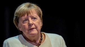 Орбан рассказал, что Меркель кричала на него чаще супруги