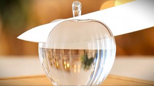 Залипательное видео: Стеклянное яблоко. Нарезка