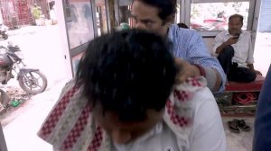 Глубокий расслабляющий массаж головы в Дели. Уличный парикмахер ASMR для сна и снятия стресса