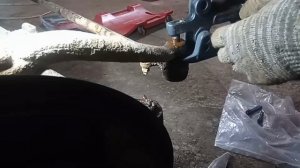 Как снять шаровую. Как снять шаровую опору без кувалды и лома. Дед показал