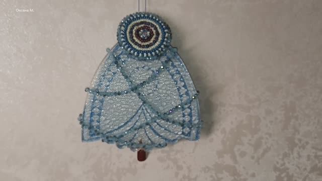 Стеклянная голубая ёлочка.mp4