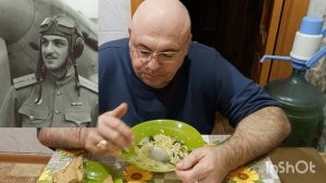 Мукбанг. Лапша и бутерброды с паштетом. "Золотая молодежь" 40-х годов.