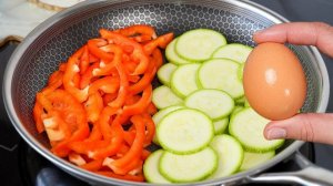 Просто вылейте яйца на кабачки! Невероятно сытно, быстро и просто! Самые простые ингредиенты!