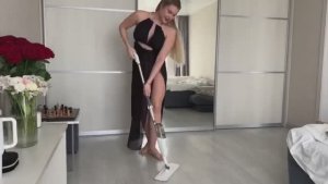 Ты куда так нарядилась, спрашиваю? Убираться, отвечает, для меня это всегда торжественное событие!