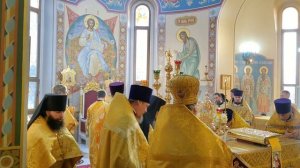 Божественную литургию в Неделю 23-ю по Пятидесятнице совершили Митрополит Василий и Еписеоп Герман