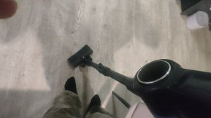 Свестит турбина на автономном пылесосе.