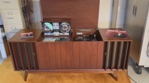 Катушечный магнитофон, поднимающийся  на..... лифте!