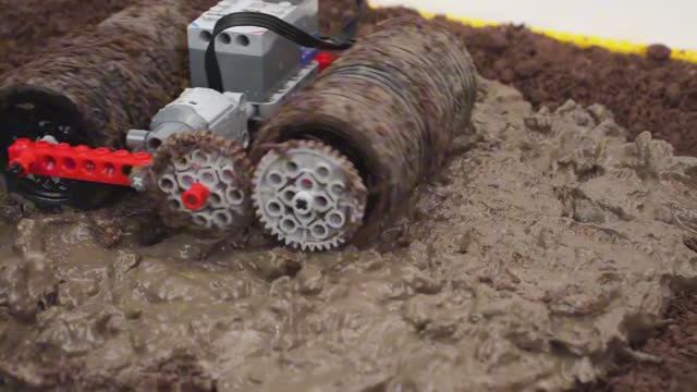 Грязевой тест LEGO: 4 внедорожника LEGO против грязевого холма! смотреть онлайн