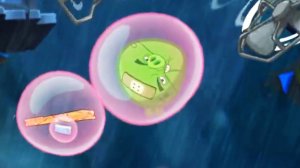 Энгри бердс:Теренс и Матильда побеждают свинок в битве