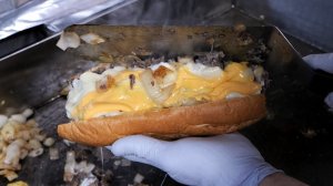 Сэндвич с сырным стейком в американском стиле, корейский стейк-бургер