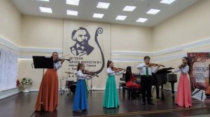 Образцовый ансамбль скрипачей "Весёлый смычок", Е. Крылатов "Прекрасное далёко"