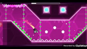играю в geometry dash