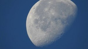 Обворожительная Луна в Дневном Свете