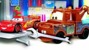 МУЛЬТИКИ ПРО МАШИНКИ. МОЛНИЯ МАКВИН И ЕГО КОМАНДА УСТРАИВАЮТ КРУТЫЕ ПОВОРОТЫ 😎. ГЕРОИ АСФАЛЬТА