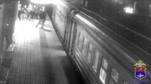 ‼️Большая компания подростков устроила погром в электричке Монино — Москва‼️