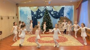 Танец « СНЕЖИНКИ»