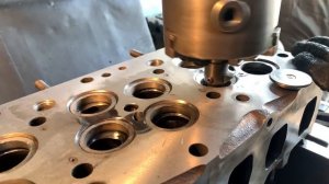 Восстановление вышедших из строя клапанов и седел головки блока цилиндров.