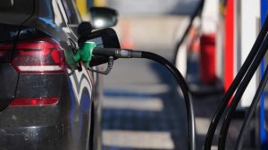 Bloomberg: санкции Запада против России привели к росту цен на топливо в США