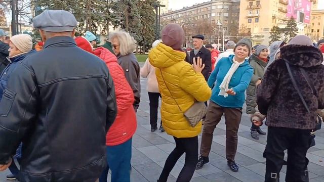 А НАСТОЯЩАЯ ПОДРУГА НА ДЕНЬГИ НЕ МЕНЯЕТ ДРУГА❤️ ТАНЦЫ ❤️ХАРЬКОВ 15.11. 2025 смотреть онлайн