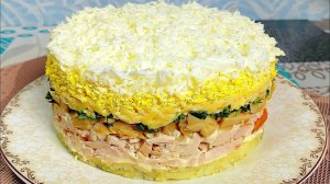 Слоёный салат с курицей — главное украшение праздничного стола.