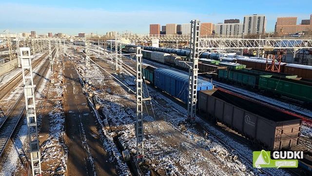 #перерва #люблинскийпарк Строительство нового пешеходного моста на станции Перерва смотреть онлайн