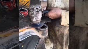 Поставили грузовик на колеса после аварии