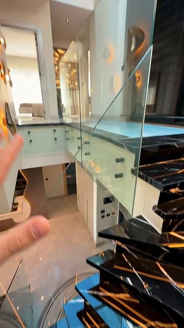 Стеклянная крыша в доме! Верх архитектуры смотреть онлайн