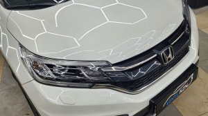 Honda CR-V - забронировали прозрачной полиуретановой плёнкой капот, фары и бампер