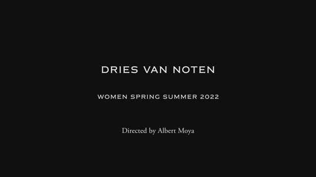 Показ женской коллекции Dries Van Noten весна-лето 2022