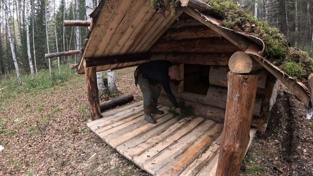 ПОСТРОИЛ ИЗБУ В ЛЕСУ И ЗАНОЧЕВАЛ В НЕЙ  ГЛУХАРИНАЯ ИЗБА СВОИМИ РУКАМИ от А до Я