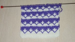 Простой узор спицами из двух цветов