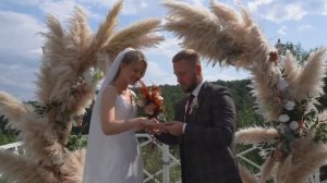 Встречайте бурными аплодисментами ведущую вашего торжества - Любовь