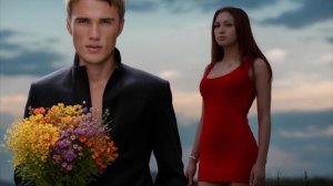 А над рекой —