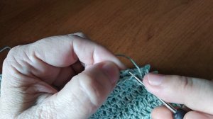 Как соединить полотно крючком: простой и незаметный шов для вязаных изделий (МК)