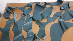 Коробка АЕ163 Обрезки кожи КРС