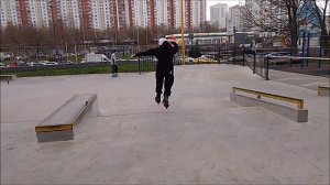 Вася  на роликах по льду