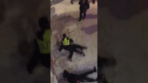 В Воркуте группа пьяных зумеров напала на полицейских.