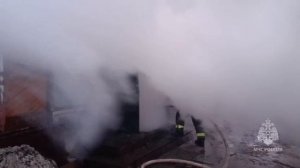 Огнеборцы МЧС России ликвидировали пожар на частном подворье в Свободном