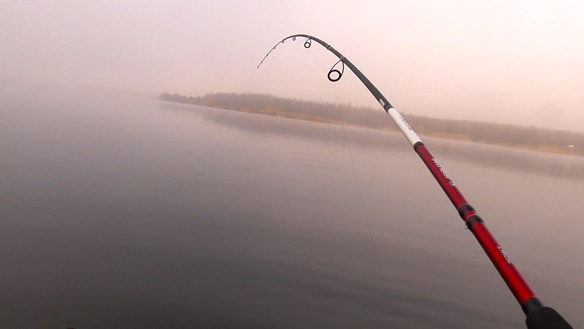 Такое бывает раз в жизни! Клюнул реальный монстр глубины! Рыбалка на спиннинг с лодки смотреть онлайн