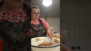 ВАРЕНИКИ С КИСЛОЙ КАПУСТОЙ С СВИНЫМИ РЁБРАМИ .