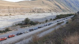 Гражданин Таджикистана почти полгода живет в авто на границе между РФ и Грузией